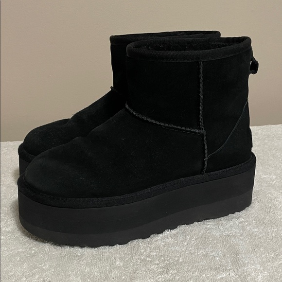 UGG Black Platform Mini Suede Boots Size 7 - Picture 3 of 9